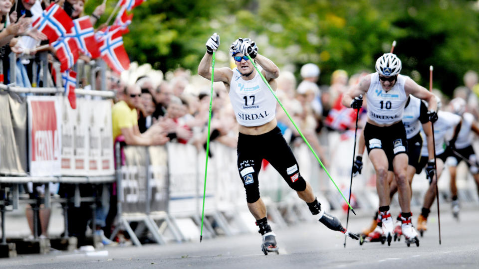 FL�Y OVER STREKEN �ystein �P�lsa� Pettersen stakk av med seieren p� 15-kilometeren i Sandnes. Bak ham var profiler som Petter Northug, Dario Cologna og Tobias Angerer. Foto: John Terje Pedersen / DAGBLADET.