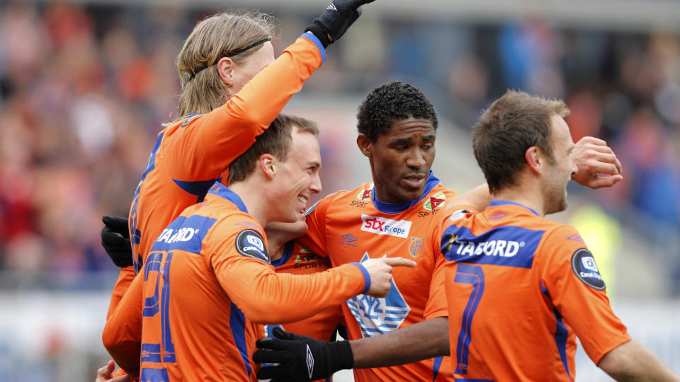 MATCHVINNER: Alexander Mathisen senket gamle lagkamerater p� Color Line Stadion. M�let fra vingen s�rger for at VIFs seiersrekke p� fire kamper tar slutt. Foto: SCANPIX.