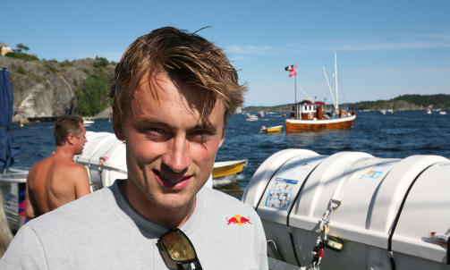 IMPONERT Petter Nortug er imponert over klippestupernes kroppskontroll og mot.

FOTO: PER FL�THE