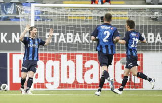 UTLIGNET: Veigar Pall Gunnarsson satte inn 1-1 via stolpen. Foto: Kyrre Lien / SCANPIX.