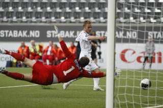 TOK LEDELSEN: Trond Olsen svarte p� tilliten fra Nils Arne Eggen med scoring. Foto: Kyrre Lien / SCANPIX.