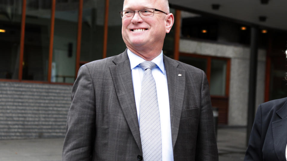 LEGGER SEG FLAT: Skattedirekt�r Svein Kristensen legger seg flat etter at skattedirektoratet ikke fulgte de gitte instruksene.
Foto: Knut Falch / SCANPIX