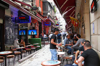 KAFEER: Overalt i Istanbul kan
du slappe av med en kopp kaffe
eller te.