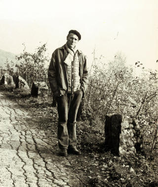 - N�KTERN: Kronikkforfatteren trekker fram dikteren Olav H. Hauge (1908&mdash;94) som en eksponent for �den n�kterne klokskapen som finnes i zen-tradisjonen�. Her Hauge fotografert av sin n�re kollega Jan Erik Vold i 1978.