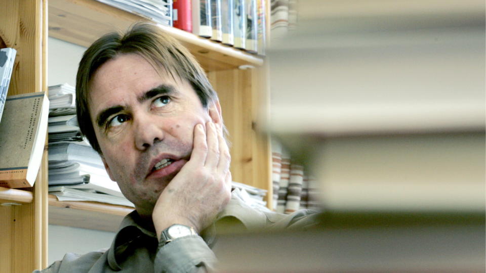 FLERE NORDMENN S�KER SOSIALHJELP: Axel West Pedersen, forsker ved Institutt for samfunnsforskning, mener middelklassen rykker ifra, mens de som er fattige blir hengendes igjen. Foto: Frank Karlsen