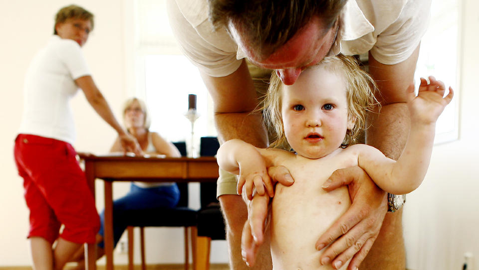 SNEVER DEBATT: Vi tar til takke med en diskusjon om halve permisjonen der vi b�r kjempe for langt st�rre likestilling i samfunns- og arbeidsliv, skriver Bj�rnholt. Illustrasjonsfoto: Scanpix