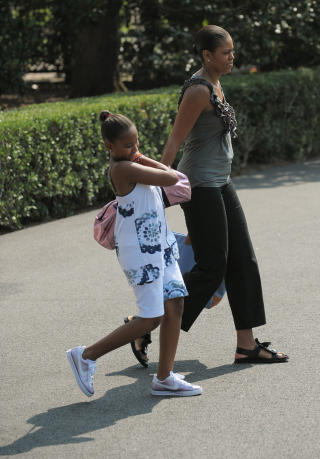 FERIE FOR MOR OG DATTER: Mens stores�ster Malia er p� sommerleir skal Sasha feriere alene med mamma p� et femstjernes luksushotell i Spania. Foto: SCANPIX