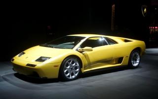  F�RTINIENDEPLASS: Denne bilen, en Lamborghini Diablo, er den 49. kuleste tingen i verden. FOTO:CARLOS OSORIO/AP/SCANPIX