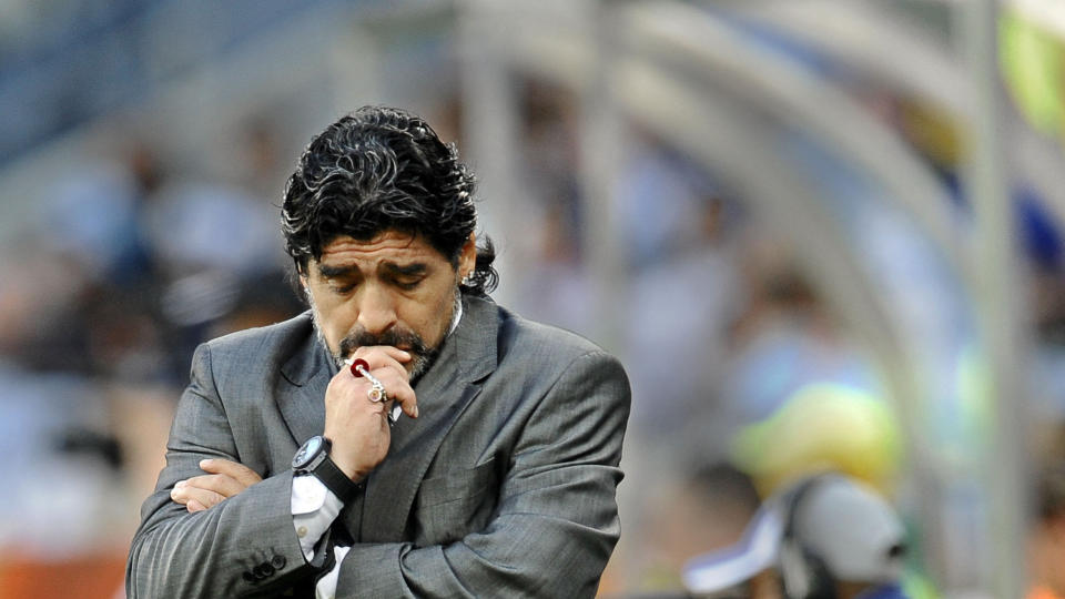 FERDIG: Diego Armando Maradona, tidenes beste fotballspiller, er ferdig som trener for Argentina. Foto: AFP
