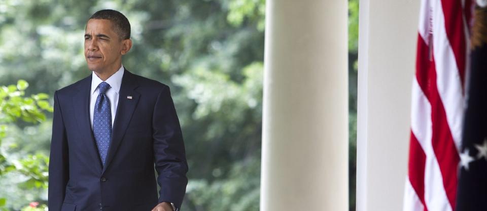 BEKYMRET: USAs president Barack Obama snakker om WikiLeaks-lekkasjene utenfor Det hvite hus tirsdag. JIM LO SCALZO/EPA