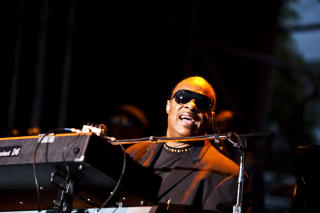 GIKK GLIPP AV: Stevie Wonder spilte p� plenen p� Bergenhus festning i Bergen.