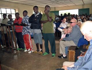 D�MT FOR DRAP: Elleve menn fra Burundi ble d�mt for drap eller medvirkning til drap p� flere albinoer i fjor. Her er noen av dem fra rettssaken i Ruyigi 28. mai 2009. FOTO: AFP/ Esdras Ndikumana