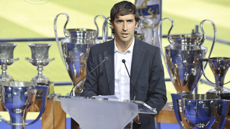 VANT ALT: Raul debuterte for Real i 1994 og var med � vinne en rekke trofeer i hovedstadsklubben. Foto: AP/Daniel Ochoa de Olza