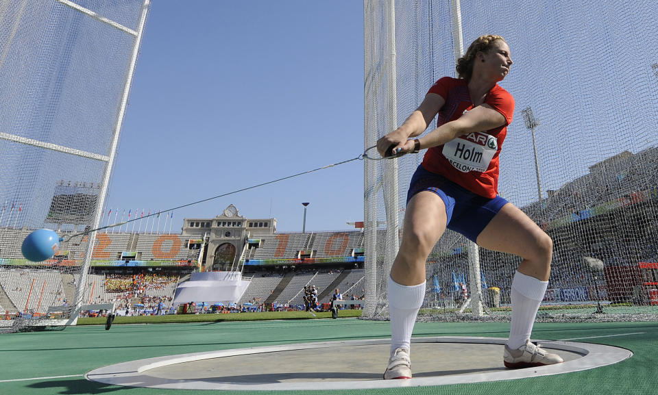 BITTER: Mona Holm var bare 30 centimeter fra � kvalifisere seg til sleggefinalen i EM. Foto: SCANPIX