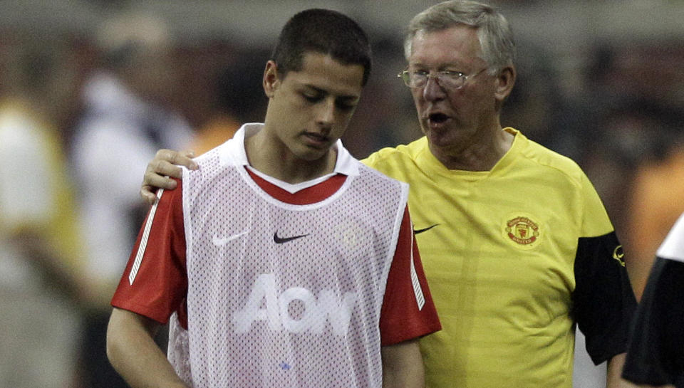 - I GOD FORFATNING: Mens den nyrike byrivalen, Manchester City, �ser ut med enorme summer p� overgangsmarkedet, er Javier Hernandez (t.v.) og Chris Smalling sir Alex Fergusons eneste nye rekutter denne sommeren. United-manageren mener imidlertid at klubben er i god forfatning, og roser jobben den utskjelte Glazer-familien har gjort siden den kj�pte klubben i 2005.Foto: SCANPIX