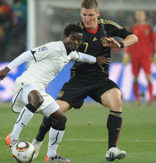 Ghana's midfielder Anthony Annan (L) fights for the ball with Germany's midfielder Bastian Schweinsteiger  during the Group D first round 2010 World Cup football match Germany versus Ghana on June 23, 2010 at Soccer City stadium in Soweto, suburban Johannesburg. NO PUSH TO MOBILE / MOBILE USE SOLELY WITHIN EDITORIAL ARTICLE - AFP PHOTO / GABRIEL BOUYS