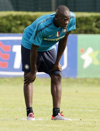 I TRENING IGJEN: Balotelli forbereder seg til sesongstart med Inter. Foto: AP/Antonio Calanni