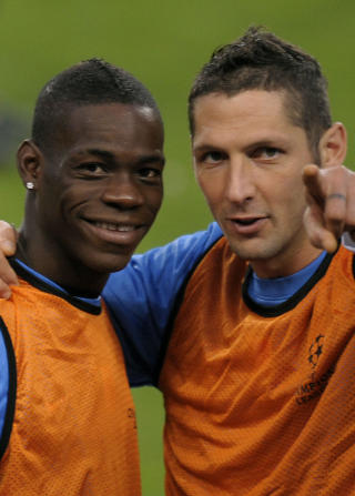 SL�SS I BARCELONA: Marco Materazzi skal ha fysisk angrepet Inter-spissen etter Barca-kampen. Foto: AFP/LLUIS GENE.