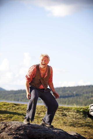 V�T PEER GYNT:  Dennis Storh�i spiller Peer Gynt p� G�l�, og kan vente seg godv�r mellom regnbygene. Foto: Silje Rindal / Dagbladet
