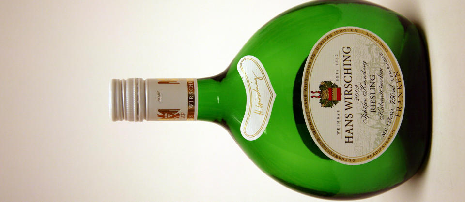 TIL STRANDFESTEN: Wirsching Iph�fer Kronsberg Riesling Kabinett Trocken passer godt til kylling og fest p� stranda, if�lge v�r anmelder.