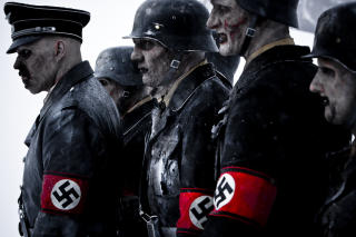 �D�D SNػ: Tommy Wirkolas zombiesplatter har vakt mye oppsikt i utlandet. Ikke bare er den anbefalt av superstjerna Ashton Kutcher p� Twitter, den har ogs� solgt flere dvd-er i England enn i Norge. Foto: Fantefilm.