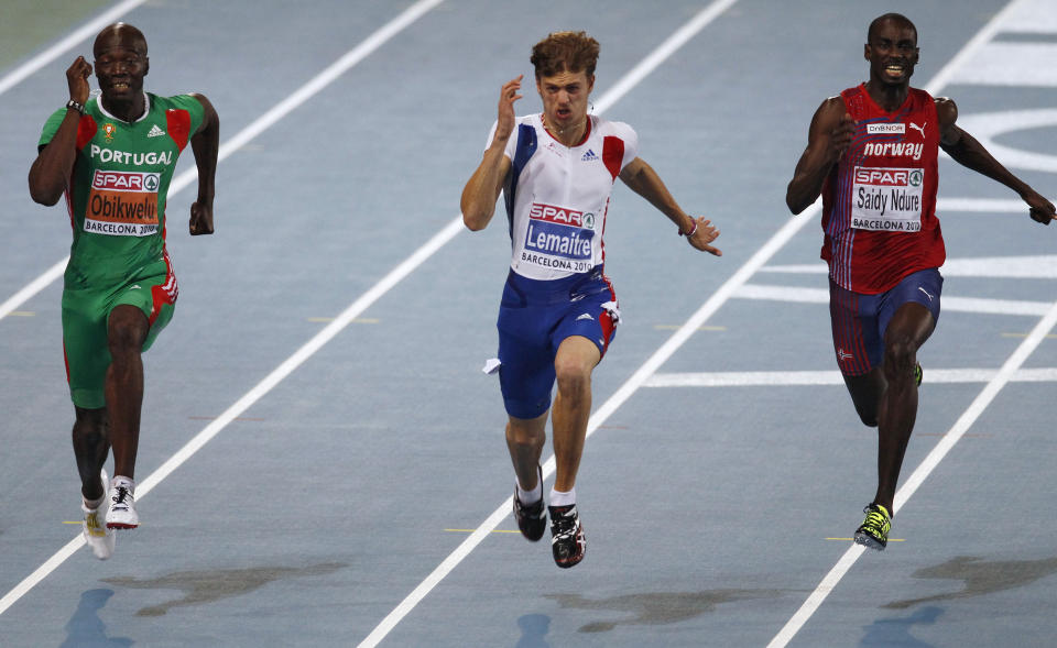 VINNER: Christophe Lemaitre l�per inn til gull p� 100 meter-finalen. Til h�yre v�r egen Jaysuma Saiyd Ndure, som m�tte gi tapt for 20-�ringen. Foto: Reuters