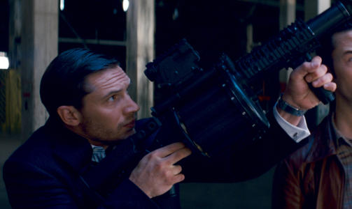 SER T�FF UT I FILMEN: Men Tom Hardy ser ikke p� seg selv som s�rlig maskulin. Foto: FILMWEB