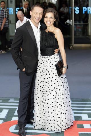 JENTEKJ�RESTE: Britiske Tom Hardy kom sammen med kj�reste og skuespillerkollega Charlotte Riley p� London-premieren av �Inception� i begynnelsen av juli. Foto: EPA/JONATHAN BRADY/SCANPIX