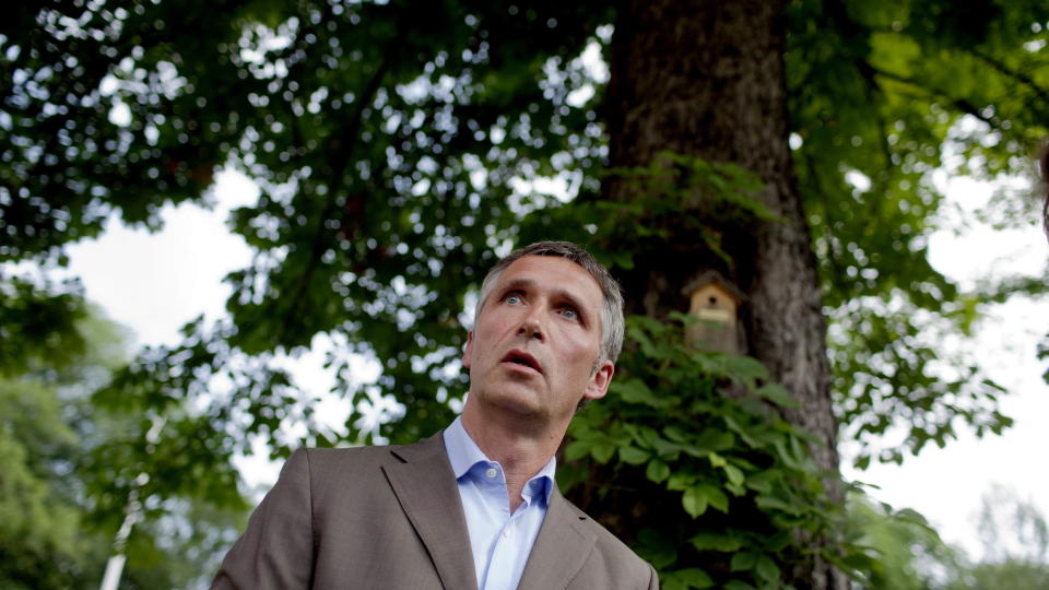 LITE �RE: Statsminister Jens Stoltenberg f�r den lite �rerike Milj�versting-prisen.
Foto: Stian Lysberg Solum / SCANPIX