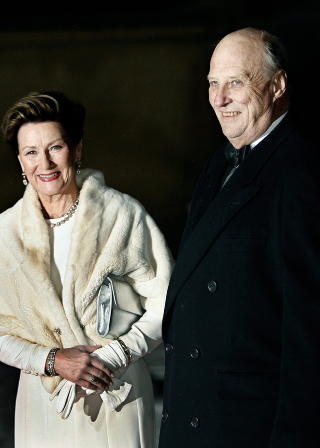 LURING: Kong Harald bekrefter dekkoperasjonen overfor Dagbladet. Foto: SCANPIX