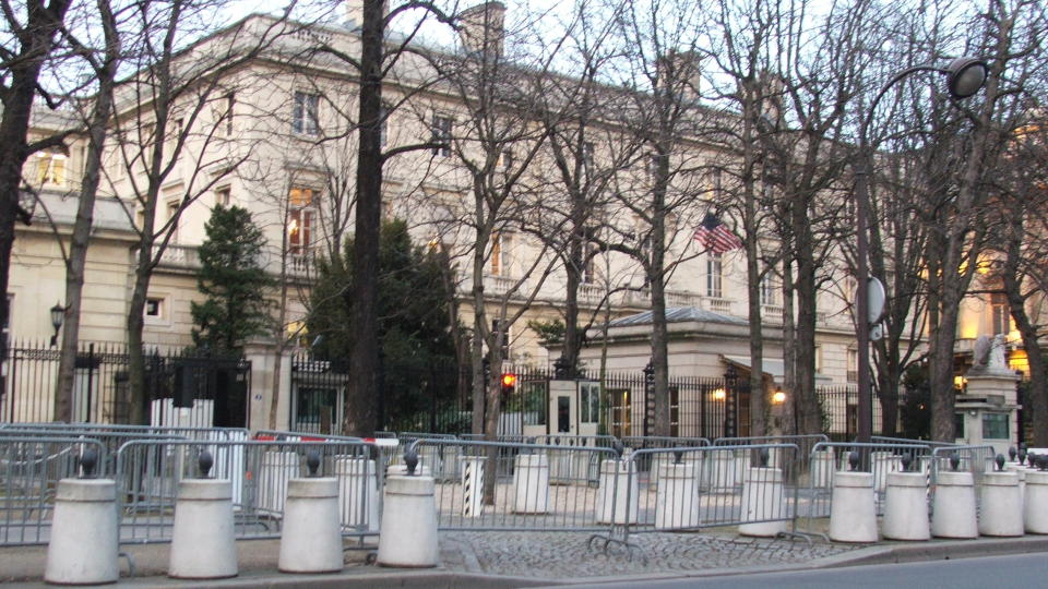 TUNGT BEVOKTET: Den amerikanske ambassaden i paris. Foto: WIKIMEDIA COMMONS