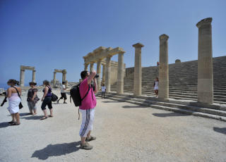  FOTOSAFARI:  Til Lindos drar man ikke uten � ta med kameraet. Foto: JOHN TERJE PEDERSEN/Dagbladet