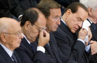 OPPGITT: Silvio Berlusconi (t.h), her med Fini ved sin side. Foto: Reuters/Scanpix