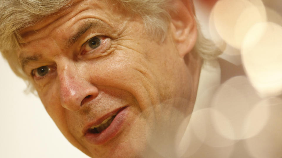 - UFORST�ELIG: Arsene Wenger forst�r ikke de nye reglene som sier at man kun kan ha 25 spillere tilgjengelig i Premier League. Foto: AP