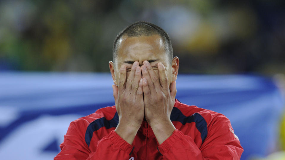 REFS: Etter null poeng og 7-0 i sekken mot Portugal ble ikke hjemkomsten til Nord-Korea lystig for spillerne. Foto: AFP