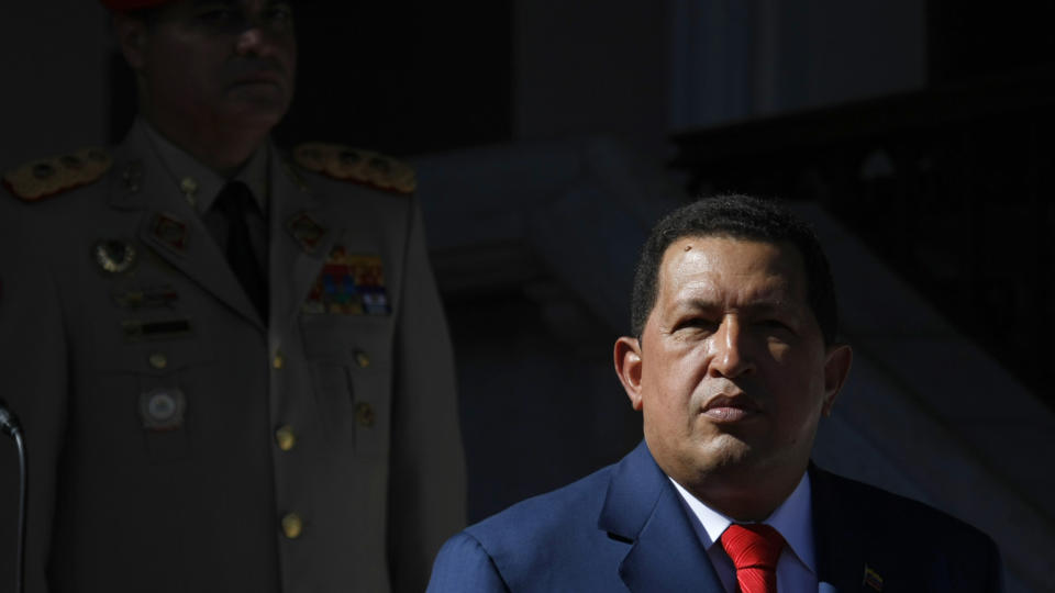SENDER STYRKER TIL GRENSA: Venezuelas president Hugo Chavez sender milit�re styrker til grensa til Colombia etter striden mellom de to landene. Foto: REUTERS / Carlos Garcia Rawlins / SCANPIX