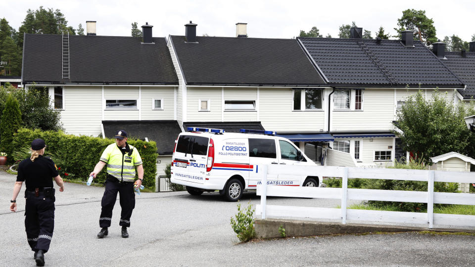 DREPT I PARETS HJEM: Kvinne funnet drept i leilighet p� Kolbotn. Drapsmannen er antagelig p� flukt med deres felles barn.
Foto: Elisabeth Sperre Alnes / Dagbladet