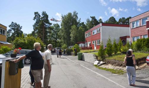  NABOER LETTE:  Hele nabolaget stilte opp da lille Lea var savnet fra Binneveien p� Stathelle i formiddag.

FOTO: PER FL�THE