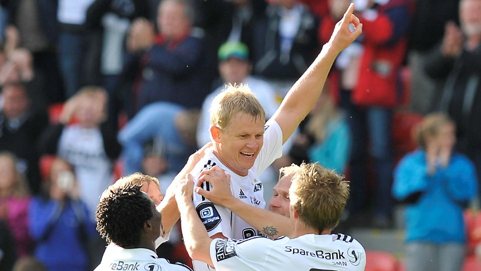 SCORET TRE - BURDE HATT FIRE: Steffen Iversen scoret tre av Rosenborgs fire m�l og ble matchvinner i en sliteseier mot Haugesund. Spissveteranen fikk ogs� muligheten fra straffemerket p� stillingen 4-3, men bommet. Foto: Ned Alley / Scanpix