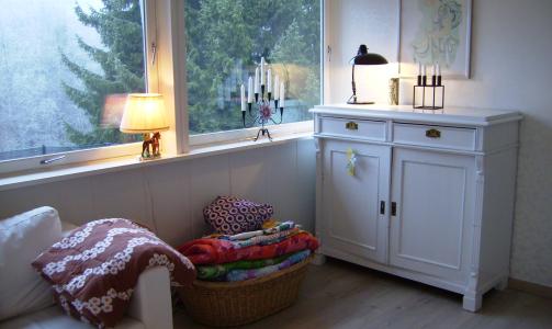 Huset ved bekken: Benedicte Onarheim kaller seg selv en ten�ringsmamma som vel kan sies � v�re over gjennomsnittet interessert i interi�r, design og farger.