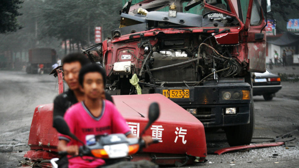 ENORME �DELEGGELSER: Gravemaskinf�reren �dela 50 kj�ret�y og drepte elleve mennesker p� sin ville ferd. Foto: AFP
