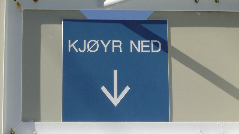FOR MYE VALFRIDOM?: �Vil det ikkje vere pedagogisk uheldig for elevar i sm�skulen � halde styr p� to skriftspr�kkonvensjonar?�, skriv innsendaren, som svar til forslaget fr� Noregs M�llag om � innf�re obligatorisk skriftleg oppl�ring i sidem�l i barneskulen.