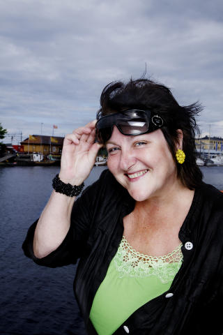 IKKE SLUTTET: Anne B. Ragde sier at folk er mer masete og ubehagelige enn innpåslitne. Foto: Lars Myhren Holand IKKE SLUTTET: Anne B. Ragde sier at folk er mer masete og ubehagelige enn innpåslitne. Foto: Lars Myhren Holand