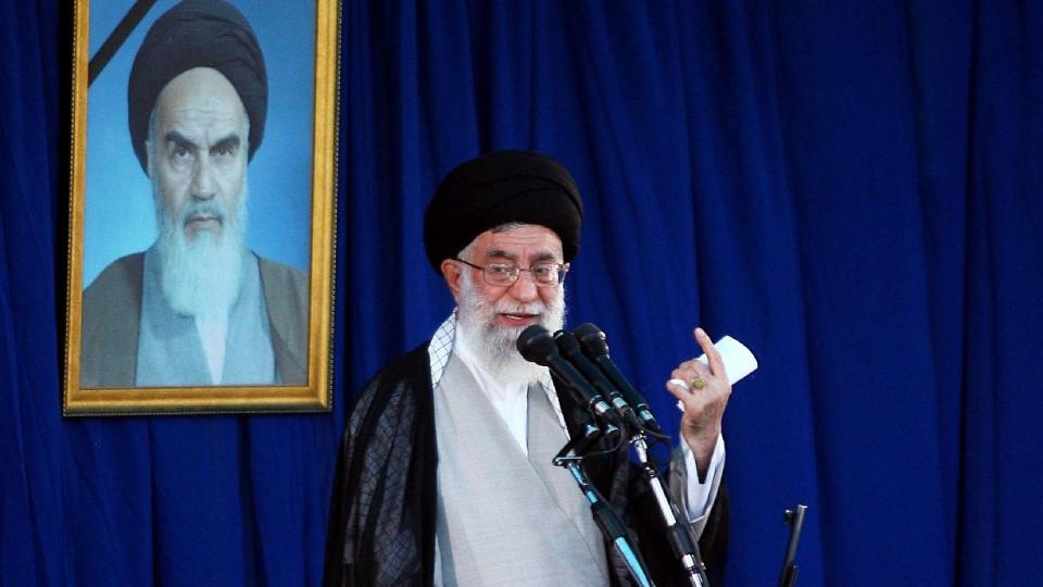 - IKKE FORENELIG: Irans �ndelige leder, ayatollah Ali Khamenei hater musikk. Foto: EPA/SCANPIX