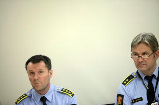 HAR TATT UT TILTALE: P�taleansvarlig Knut Inge Stavang (til venstre) og fungerende politistasjonssjef, Per Steinar S�nstelid.
Foto: Stian Lysberg Solum / Scanpix