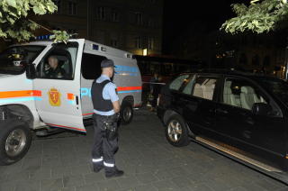 BIL TRUFFET: En bil med tre personer ble truffet av flere skudd tirsdag kveld.
Foto: John Terje Pedersen / Dagbladet