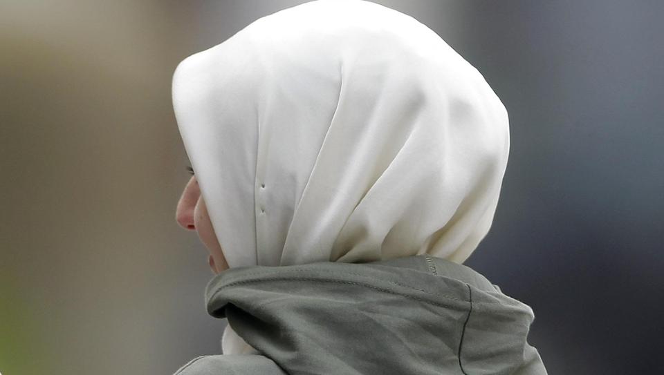 HIJAB-KONFLIKT: To islamske familier krangler om bruk av hijab i Drammen.