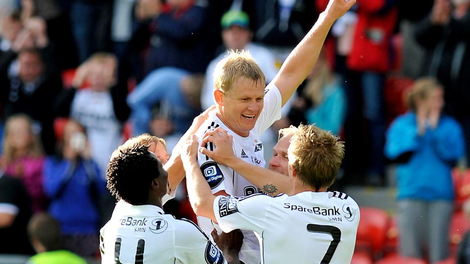 M� SPILLE KANT: Steffen Iversen er Rosenborgs toppscorer i Tippeligaen, men m� gi fra seg spissplassen til Rade Prica i kveldens Champions League-kvalik mot AIK. Foto: Scanpix