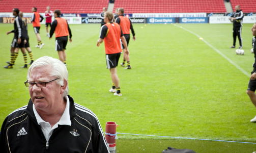 SPIONERTE: AIK hadde �pen trening p� Lerkendal i g�r. Nils Arne Eggen fikk med seg starten av treninga. Foto: Ole Morten Melg�rd / Dagbladet
