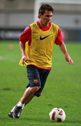 SPILLER I KVELD:Lionel Messi m� p� banen for Barcelona i Seoul, det var et krav fra arrang�rene som inviterte Barcelona til kamp. Foto: EPA/JEON HEON-KYUN